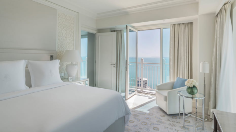 EXECUTIVE SEA-VIEW SUITE