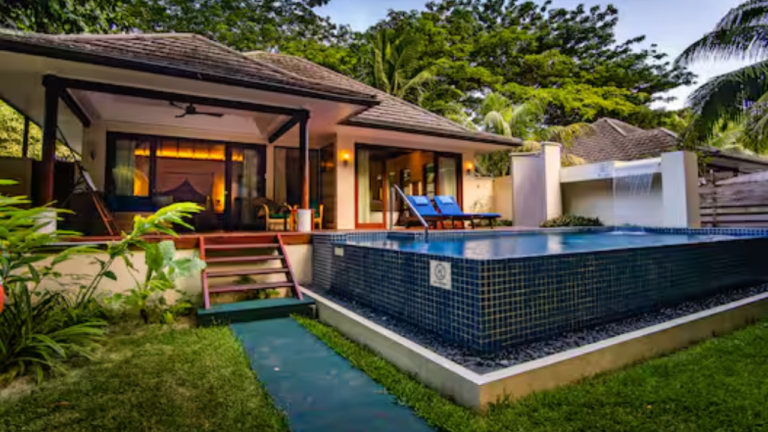 King Deluxe Beachfront Pool Villa